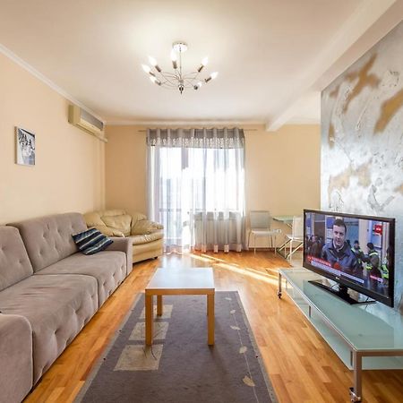 Apartment On Triokhsviatytelska Kiev Luaran gambar