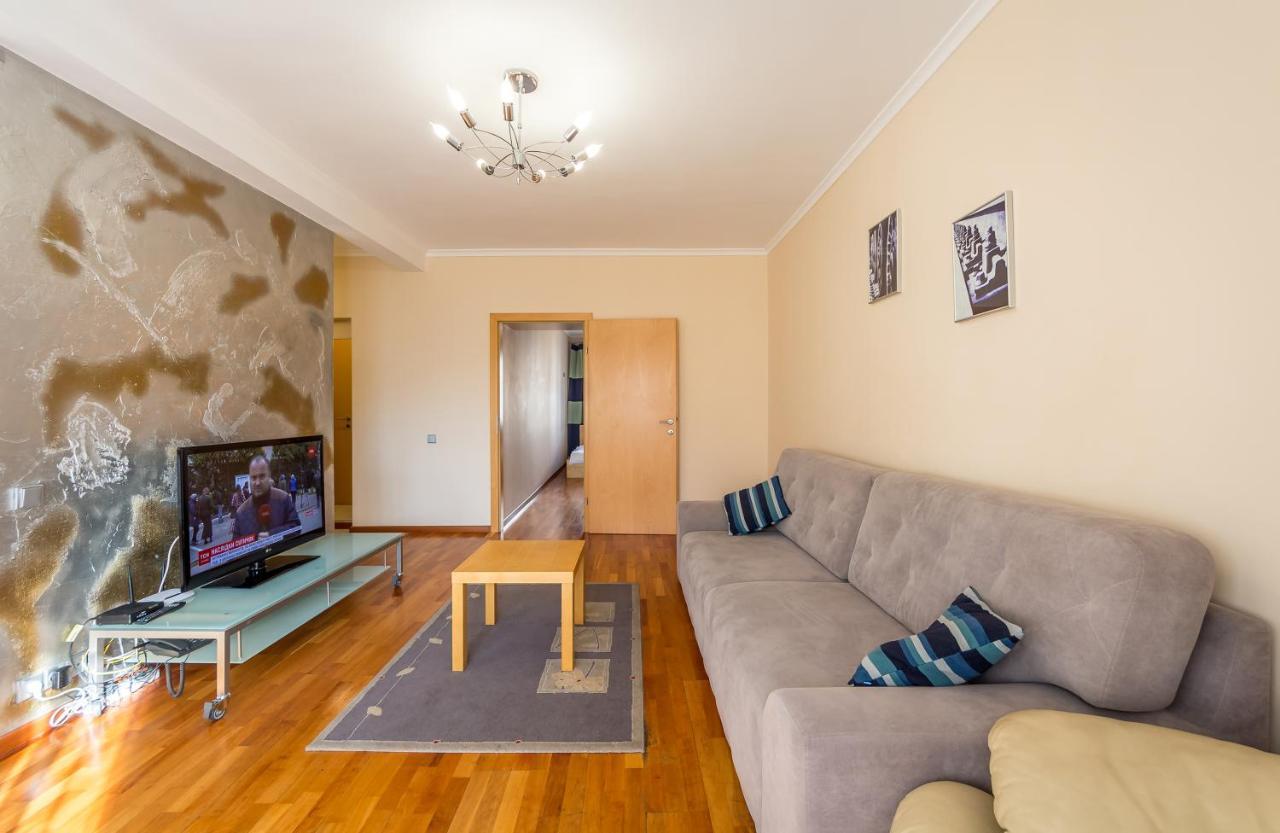 Apartment On Triokhsviatytelska Kiev Luaran gambar