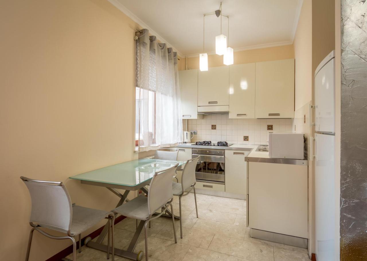 Apartment On Triokhsviatytelska Kiev Luaran gambar